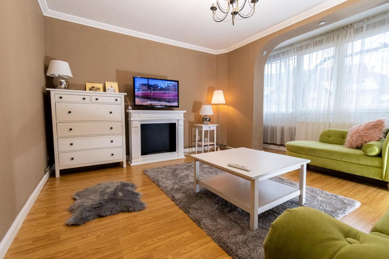 Central Apt. Near Afi Mall, 5 Mins To The Old Town By Car Braşov Exterior foto